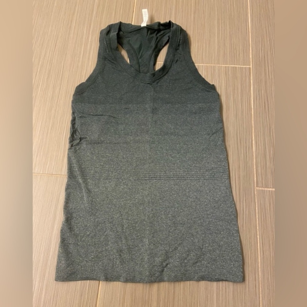 Athleta Momentum Gradient tank pear green / bali green XS EUC